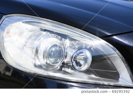 Car headlight (after polishing) Car headlight (after polishing) 69295392