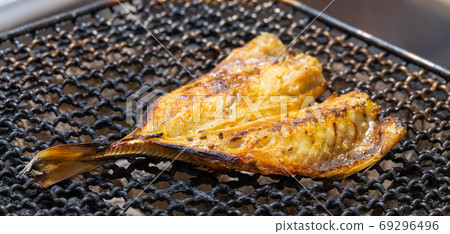 Hydrangea mirin dried fish, charcoal grilled with seven wheels 69296496