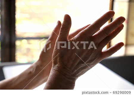 女高管，奶奶的手，拍手 69298009