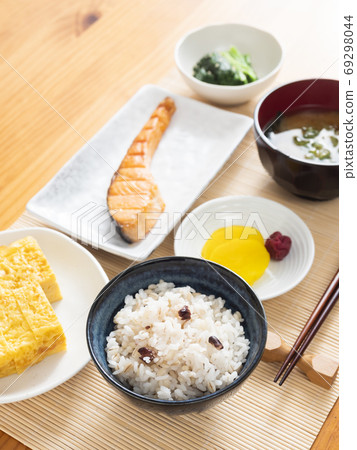Japanese breakfast, mochi-barley rice Japanese breakfast, mochi-barley rice 69298044
