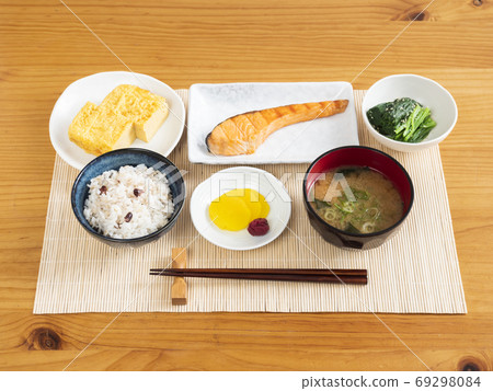日式早餐,麻chi米 日式早餐,麻chi米 69298084