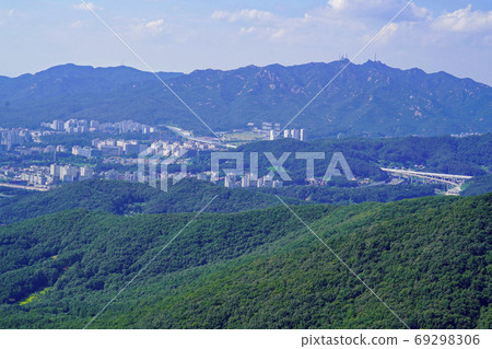 Baekunsan Mountain, Gwanggyo-dong, Suji-gu, Yongin-si, Gyeonggi-do, Korea Baekunsan Mountain, Gwanggyo-dong, Suji-gu, Yongin-si, Gyeonggi-do, Korea 69298306