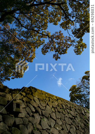 The base of the castle The base of the castle 69298831