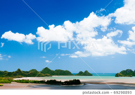 Tropical island and tranquil ocean view under summer blue sky 69298893
