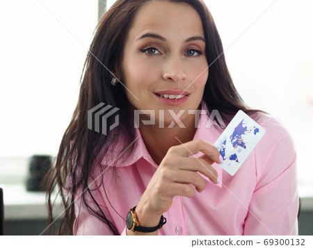 Charming lady with cute smile Charming lady with cute smile 69300132