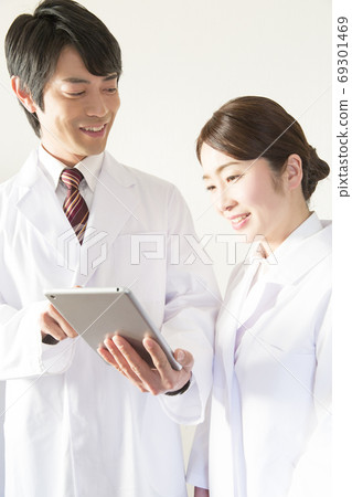 Doctor and nurse looking at electronic chart Doctor and nurse looking at electronic chart 69301469