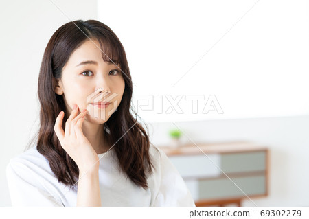 Close-up of the face of a smiling young woman Close-up of the face of a smiling young woman 69302279
