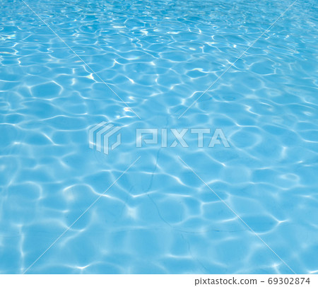 View of a swimming pool with reflections background. 69302874