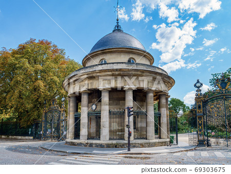 The Rotunda of Monceau Park in Paris, France The Rotunda of Monceau Park in Paris, France 69303675
