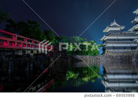 犬井小城堡塔和掩埋的橋樑[松本城堡] 69303998