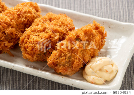 Oyster fried with tartar sauce. Oyster fried with tartar sauce. 69304924