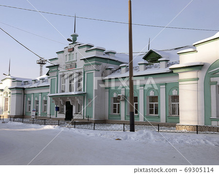 Lena station in the city of Ust-Kut in winter Lena station in the city of Ust-Kut in winter 69305114