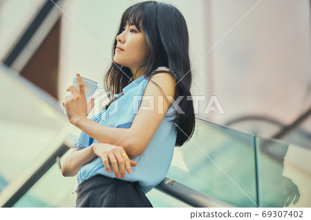 career woman business office worker 69307402