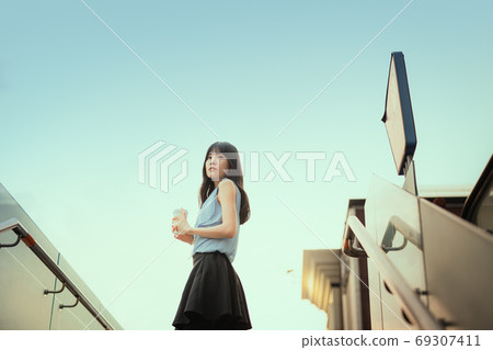 職業女性商務辦公室工作人員 職業女性商務辦公室工作人員 69307411