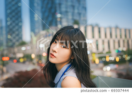 職業女性商務辦公室工作人員 職業女性商務辦公室工作人員 69307444