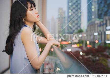 職業女性商務辦公室工作人員 職業女性商務辦公室工作人員 69307451