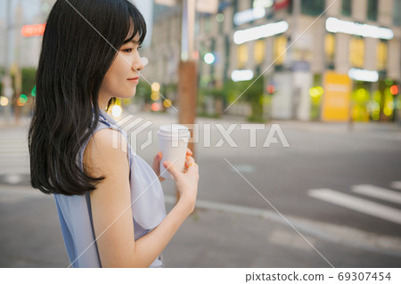 職業女性商務辦公室工作人員 職業女性商務辦公室工作人員 69307454