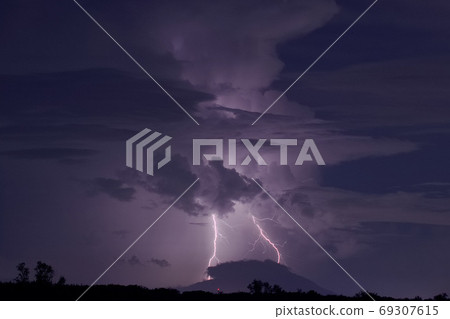 Lightning strike in the direction of Mt. Tsukuba, Utsunomiya City 69307615