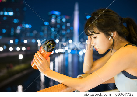 女性鍛鍊運動健身 69307722