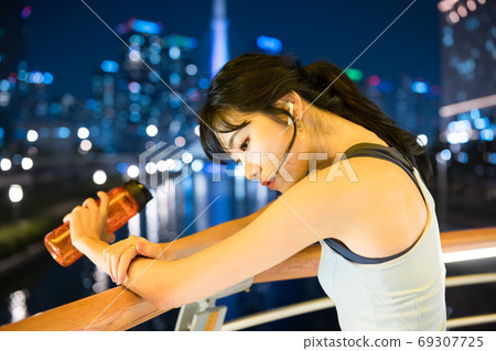 女性鍛鍊運動健身 女性鍛鍊運動健身 69307725