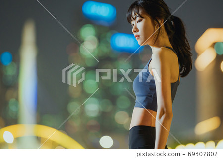 女性鍛鍊運動健身 69307802