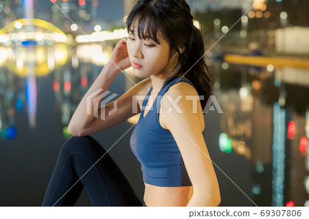 女性鍛鍊運動健身 女性鍛鍊運動健身 69307806