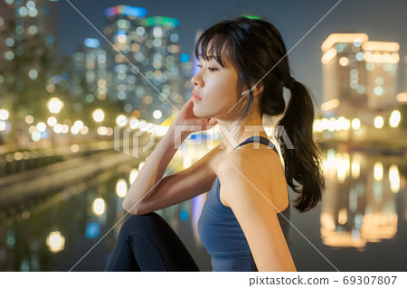 女性鍛鍊運動健身 女性鍛鍊運動健身 69307807