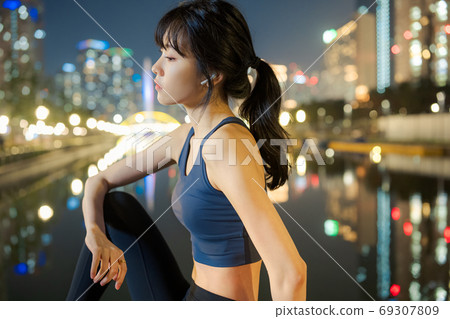 女性鍛鍊運動健身 女性鍛鍊運動健身 69307809
