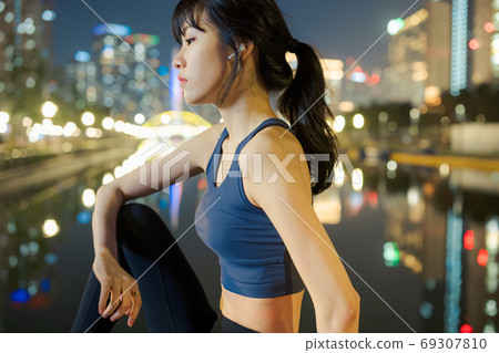女性鍛鍊運動健身 69307810