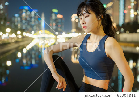 女性鍛鍊運動健身 女性鍛鍊運動健身 69307811
