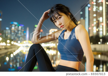 女性鍛鍊運動健身 69307813