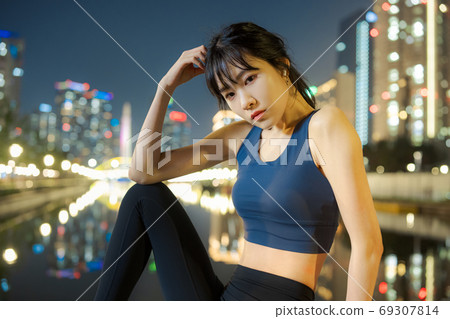 女性鍛鍊運動健身 女性鍛鍊運動健身 69307814