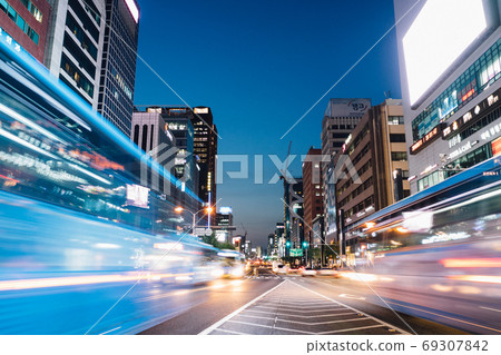 Bus trajectory road light downtown downtown city 69307842