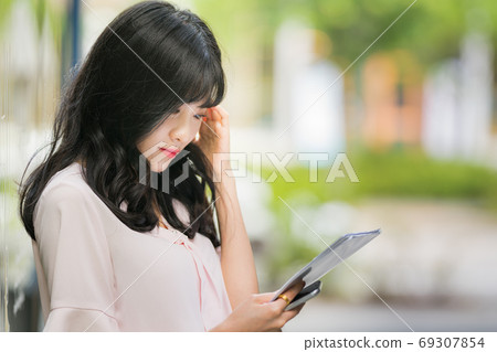 女性商務辦公室職員 女性商務辦公室職員 69307854