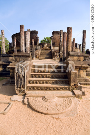 Ancient Vatadage (Buddhist stupa) in Pollonnaruwa 69308580