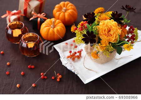 Autumn flower arrangement Autumn flower arrangement 69308966