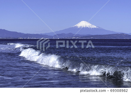 富士和大海 69308982