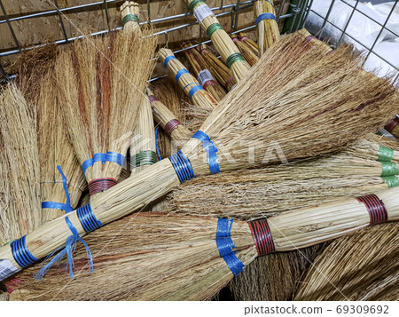broom with natural raw materials, sale of brooms for cleaning 69309692