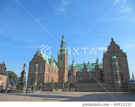Scandinavian castle with green roof and red brick, Frederiksborg Castle, Hillerod, Denmark Scandinavian castle with green roof and red brick, Frederiksborg Castle, Hillerod, Denmark 69312552