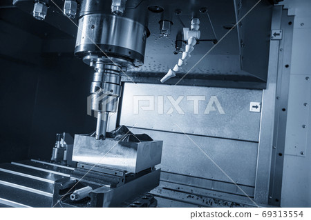 The CNC milling machine rough cutting . The CNC milling machine rough cutting . 69313554