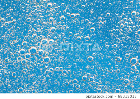 Large beautiful Oxygen bubbles  69315015