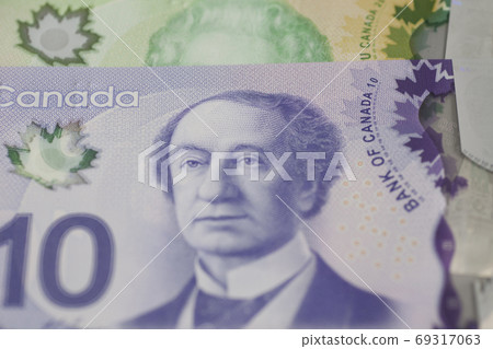 Canadian 10 and 20 dollars bank notes Canadian 10 and 20 dollars bank notes 69317063