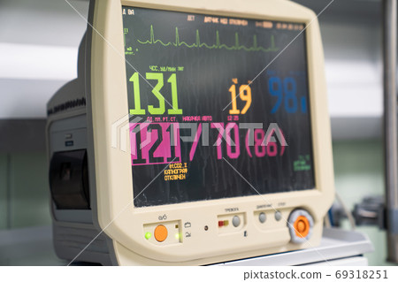 Monitor resuscitation and anesthesia. operating. 69318251