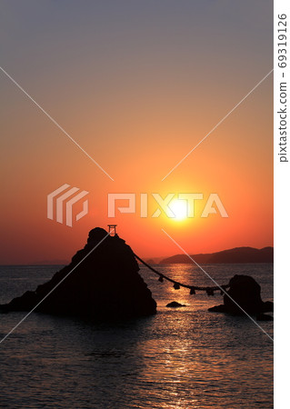 [Mie Prefecture] Futamiura Meotoiwa and Asahi 69319126