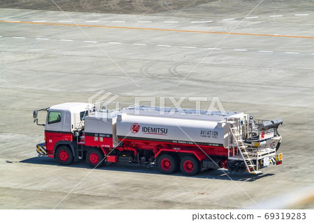 View of the airport Refueling car (Fewer) Natori City, Miyagi Prefecture View of the airport Refueling car (Fewer) Natori City, Miyagi Prefecture 69319283