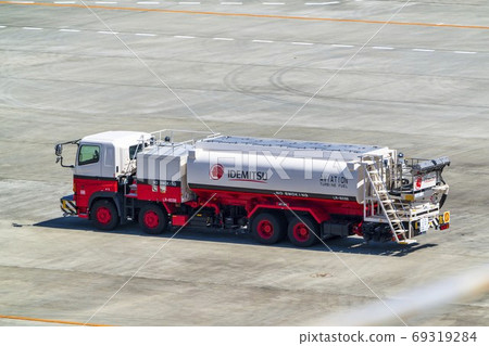 View of the airport Refueling car (Fewer) Natori City, Miyagi Prefecture View of the airport Refueling car (Fewer) Natori City, Miyagi Prefecture 69319284