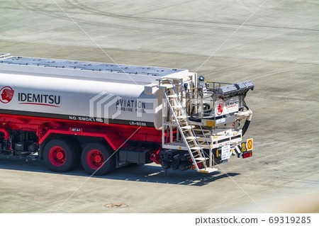 View of the airport Refueling car (Fewer) Natori City, Miyagi Prefecture View of the airport Refueling car (Fewer) Natori City, Miyagi Prefecture 69319285