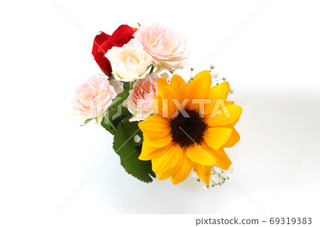 Various flower bouquets Various flower bouquets 69319383