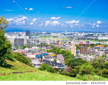 東京，藍天的郊區住宅區 69320549