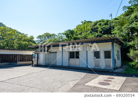 Tsutsuishi Station (Exterior of the station building) Tsutsuishi Station (Exterior of the station building) 69320554